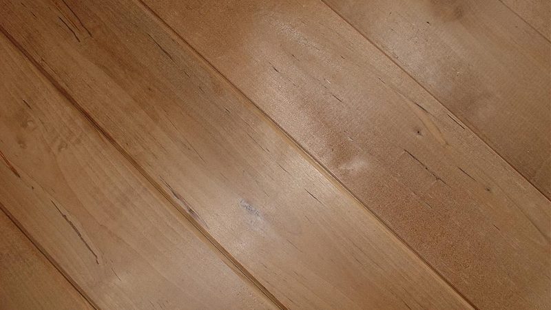 成都地板厂家直销：揭秘工程地板的选材与工艺